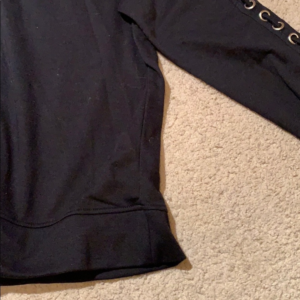 Black Sweatshirt With Ringlets And String - image 4